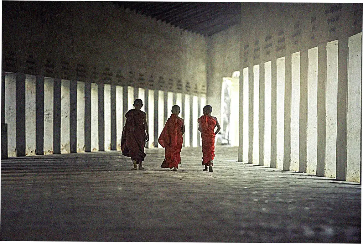 What Buddhist food rules apply to lay practitioners?