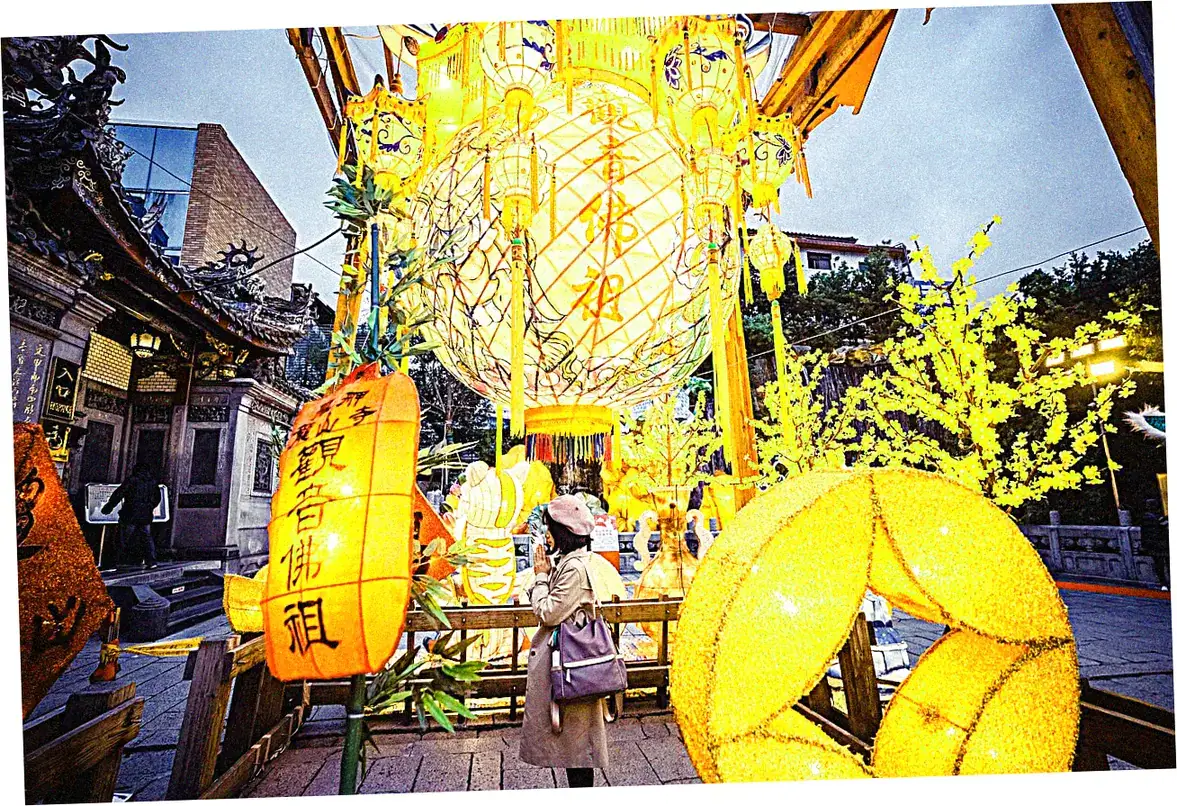 Double happiness character in marriage traditions
