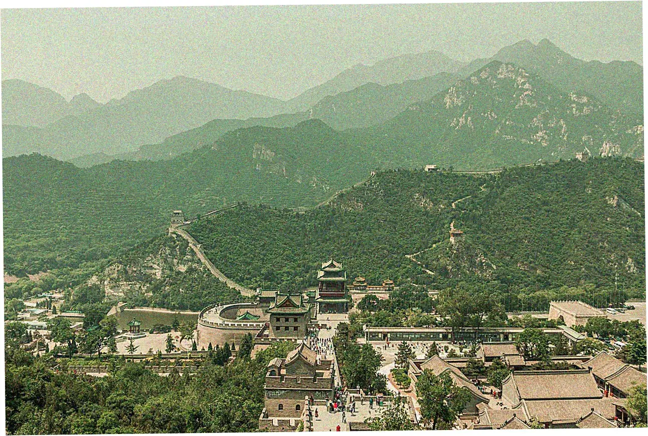 What landmarks mark the Great Wall endpoints