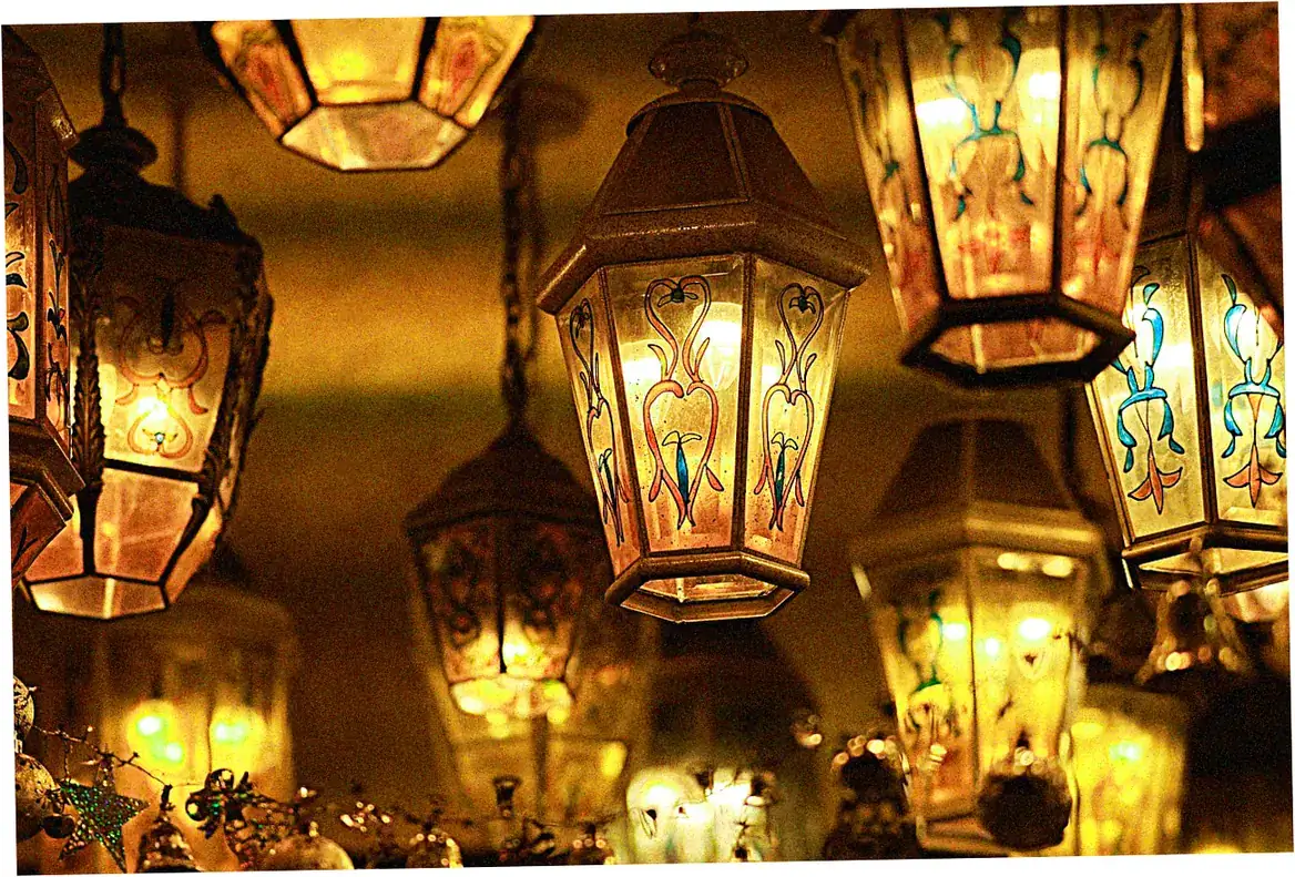 Pricing and Budget Tips for Lantern Shopping