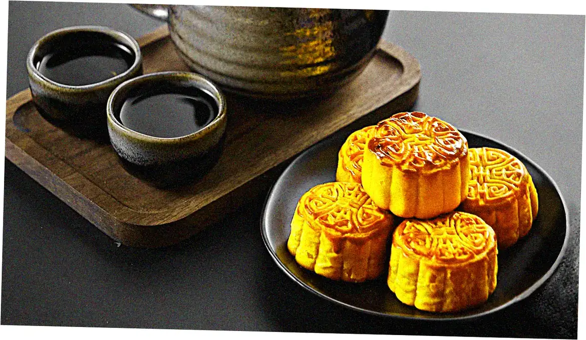 Essential Elements of English Mooncake Wishes