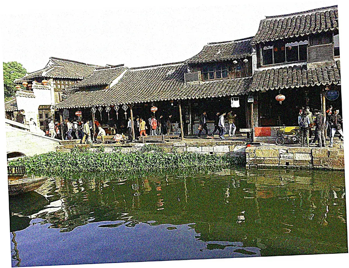 Let's talk about how long the Spring Festival lasts and how that affects travel and tourism.